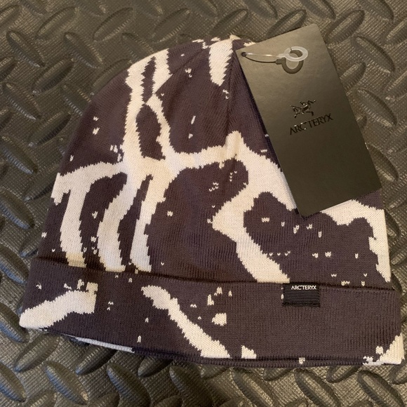 Brand New Arc’Teryx Lightweight Grotto Toque - Picture 1 of 3